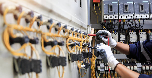 Professional Electrician technician working in Riverside, IA
